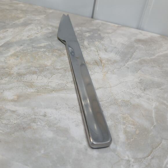 Vintage Stainless Finely Serrated Unique 2 Point Butter or Tomato Knife Unmarked - Picture 8 of 10